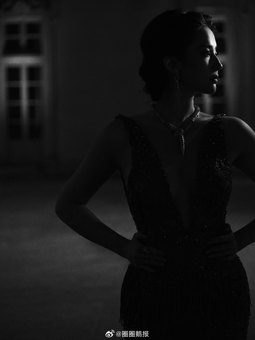 刘亦菲美人回眸一瞬不懂黑白光影这两张的人有难了 
