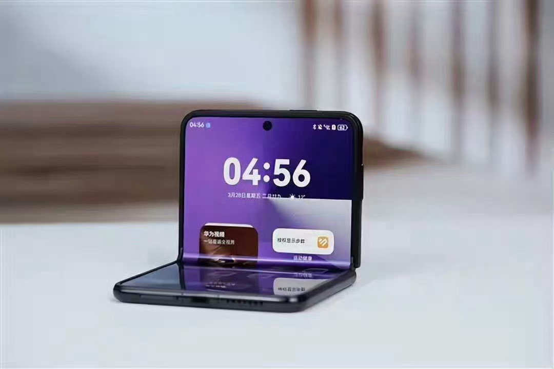 曝华为PuraX2阔折叠定档4月麒麟芯片搭配红枫相机，再加上超大的屏幕，用起来和