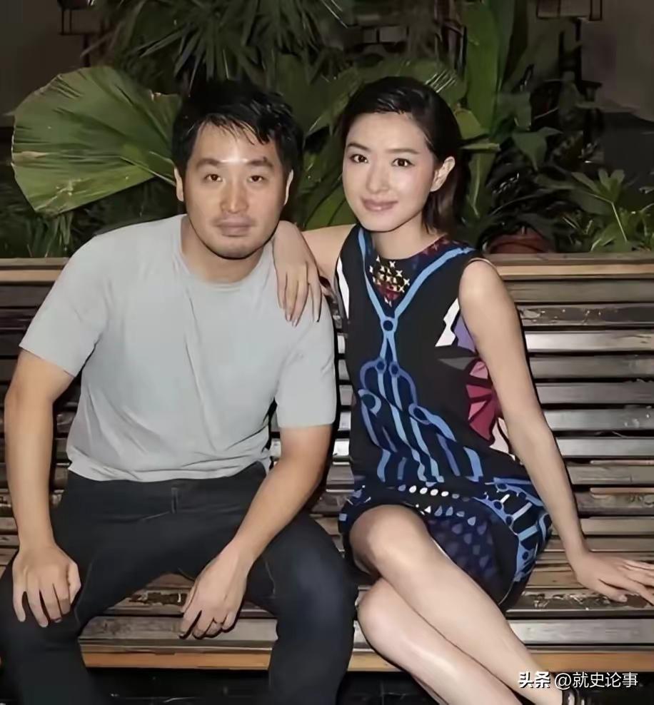 演员万茜与丈夫徐洪涛，彼此深爱，又很低调。万茜凭借扎实精湛的演技，在影视圈站稳脚