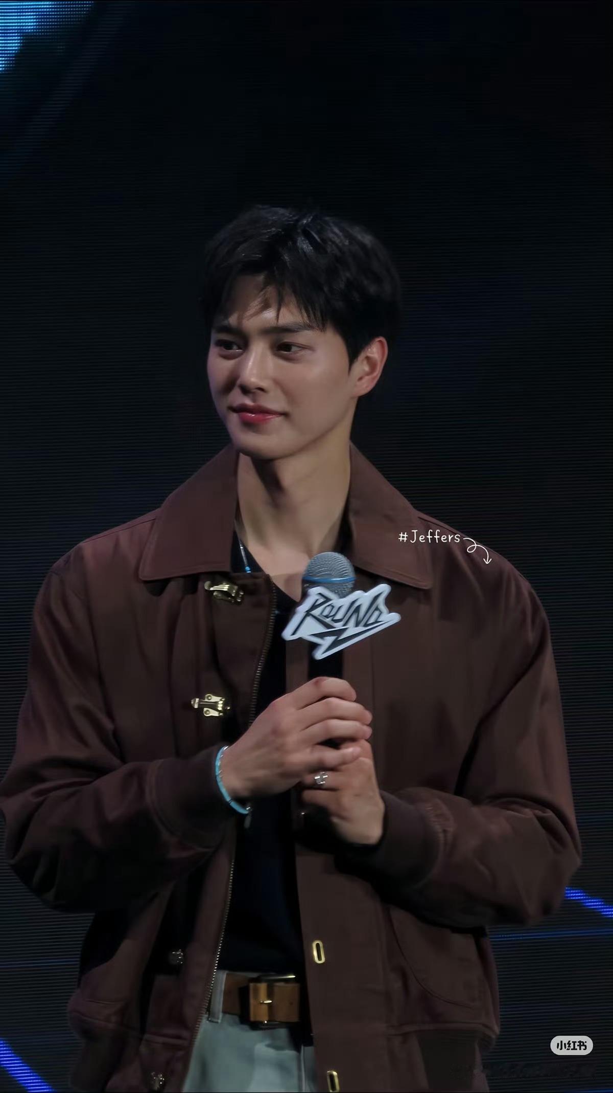 今日上海见面会的宋江，退伍后首个海外行程，感觉没有之前健身照那么四开门了哈哈哈 