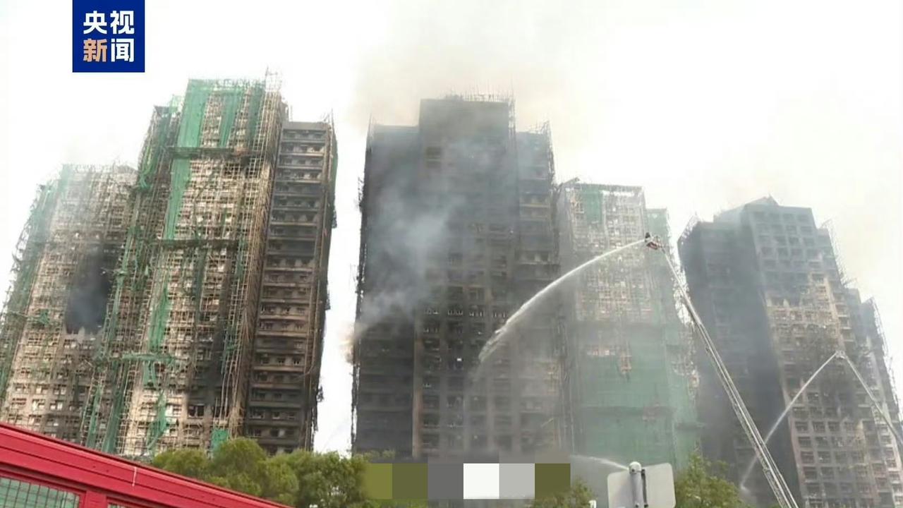 香港大火，
老婆问我：啥时候戒烟？
我有点懵，问道：为啥？
老婆说：你没看到新闻