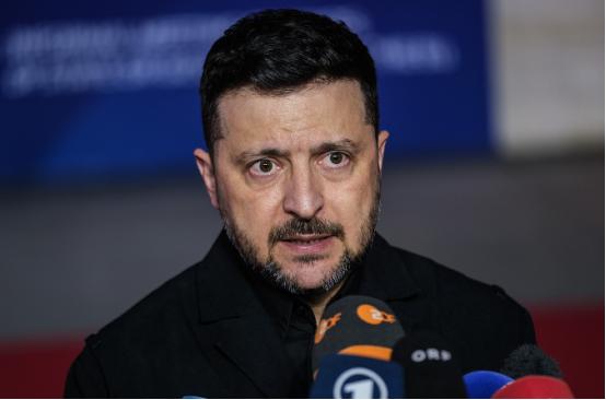 欧盟900亿贷款终解冻，泽连斯基直言“差点拖垮生产”
 
当地时间4月26号，基