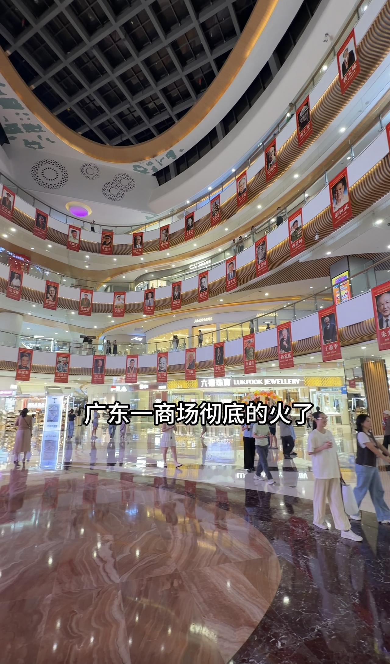 广东一商场彻底的火了，拒千万租金，挂满国之脊梁画像，这才是真正的顶流，威利哥了解