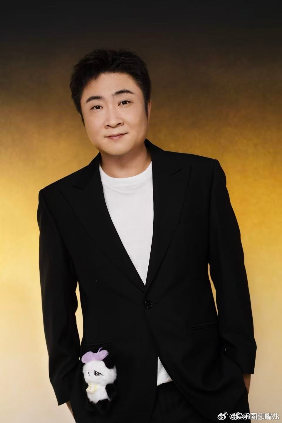 乔杉带着熊猫胡胡来给内娱点萌度 谁能拒绝会讲悄悄话的熊猫和它的“人类朋友”呢？乔