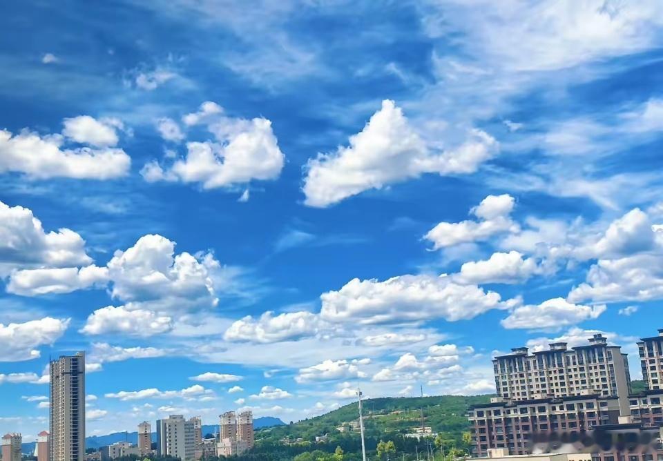 ━━━━━━━━【消息速递】━━━━━━━━近期市场热点不是“在光里，就是在芯里
