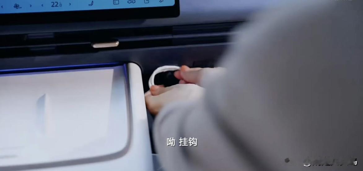 太好了是家庭友好型插混轿车，年轻cp们有救了！袁弘张歆艺“现身说法”，不仅靠一辆