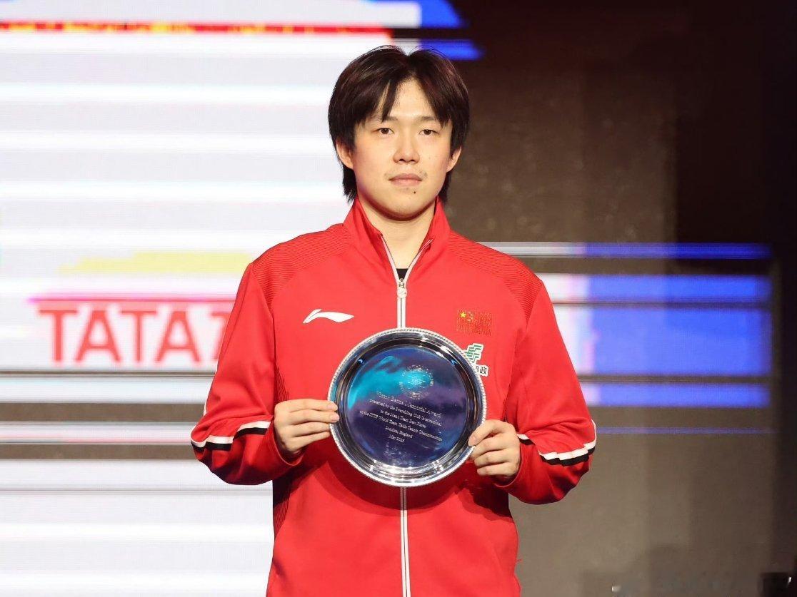 王楚钦当选MVP莎头分别获得伦敦世乒赛男子和女子的MVP，带队夺冠，个人表现无可
