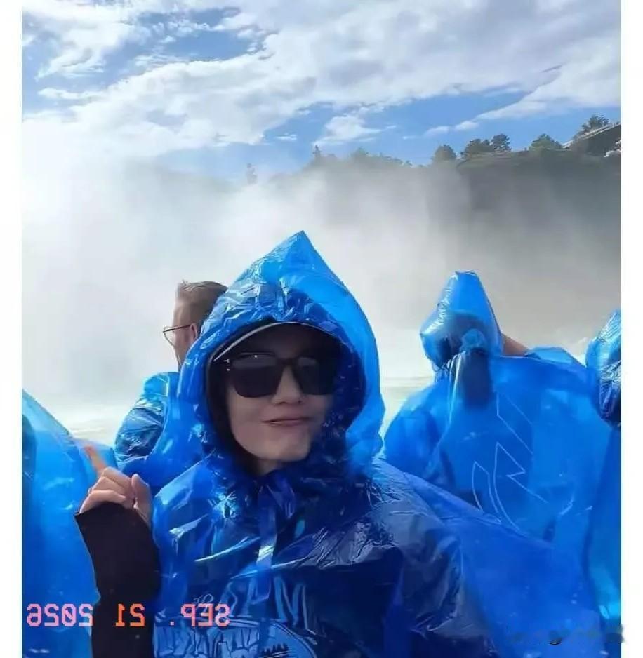 高圆圆，难掩喜悦
9月21日，高圆圆，冲上热搜。原因是她在社交平台晒出尼亚加拉大