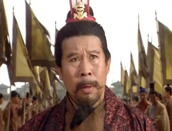 曹操霸占张绣婶婶，事后还炫耀，等于侮辱投降自己的张绣。叔忍了，婶忍了，侄儿实在不