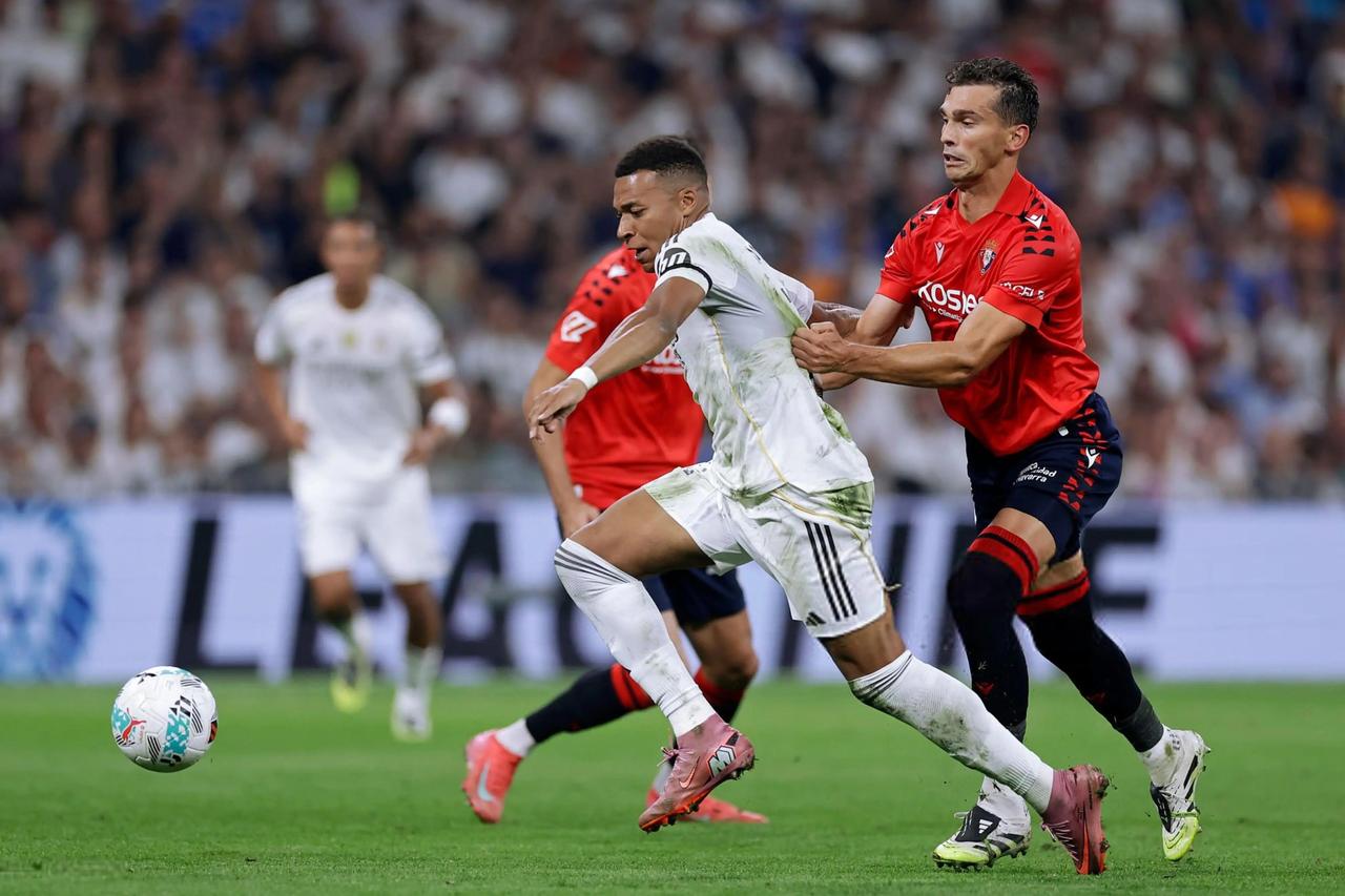 老生常谈了，他跟姆巴姆巴佩只能留一个，左路太拥挤，姆巴佩踢不了中锋，没有头球，不