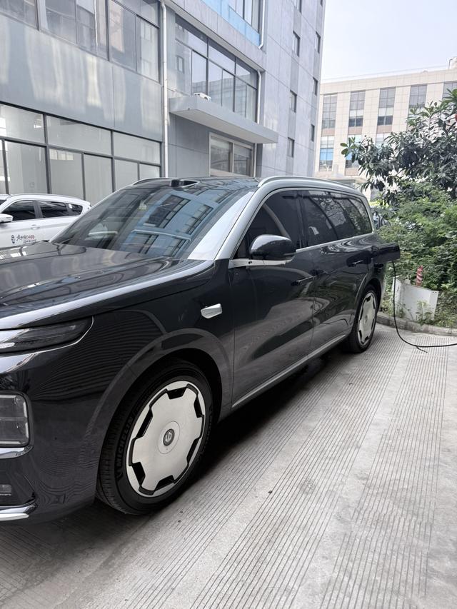 25万买大型SUV，这两款车的钱到底花在哪了？
经常有朋友问我，25万买国产大型