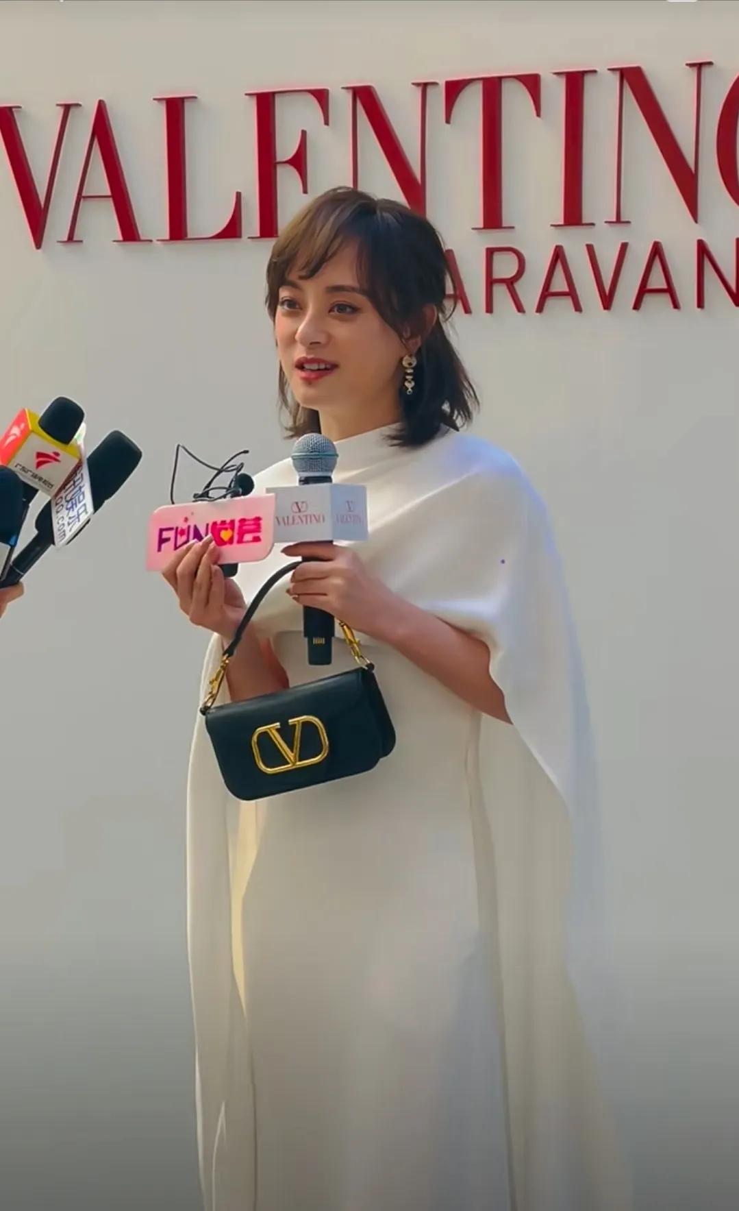 孙俪最新华伦天奴活动造型，这次好美！终于找到了适合她的造型了！终于做对发型了，孙