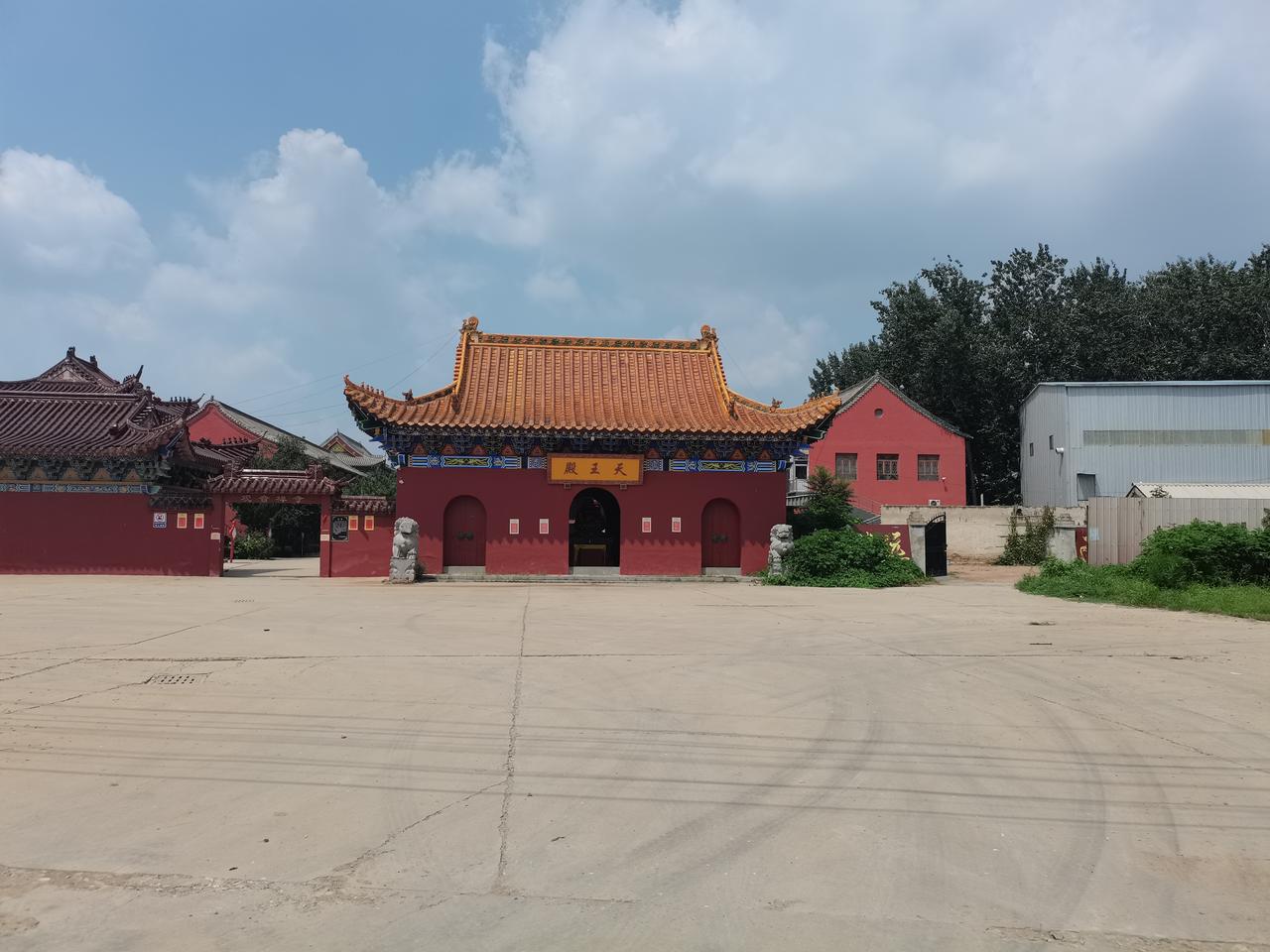 观音禅寺
在邢台平乡大刘庄
村东
有一座寺庙
观音禅寺
寺庙虽然没有山门
却建的