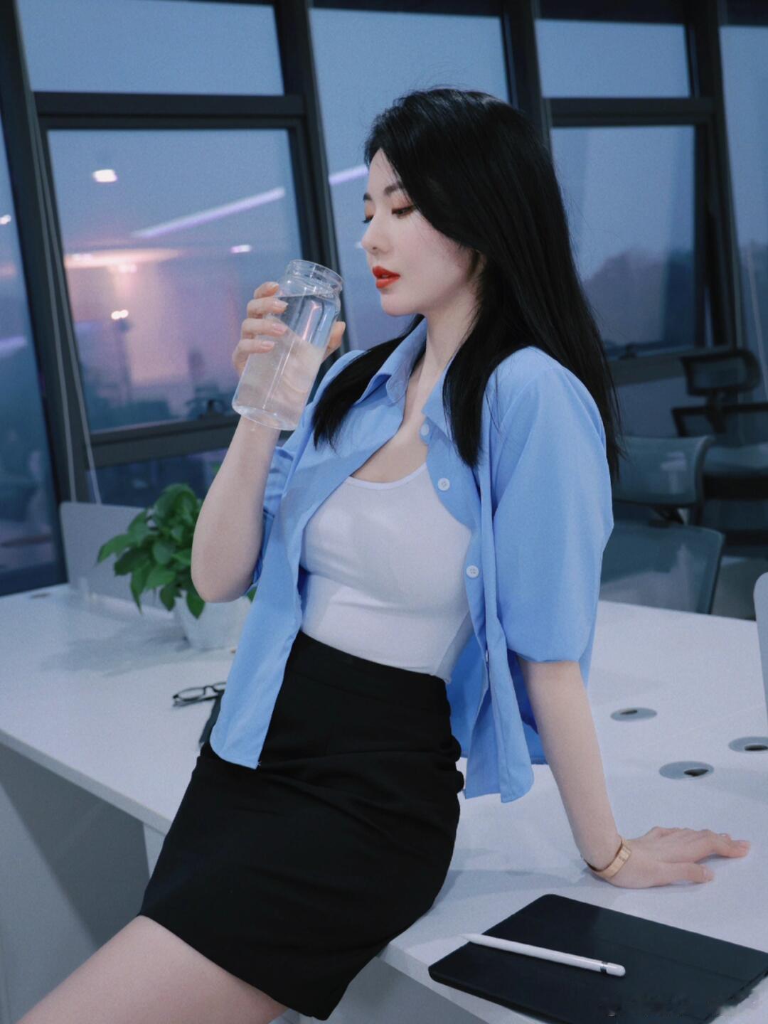 同事说今天也是成熟大姐姐 ​​​