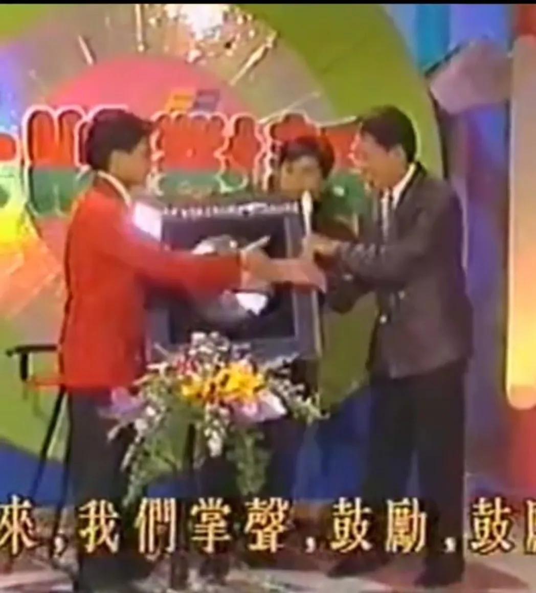 刘德华第一次在台湾获得《白金唱片》

1990年六月刘德华发行《如果你是我的传说