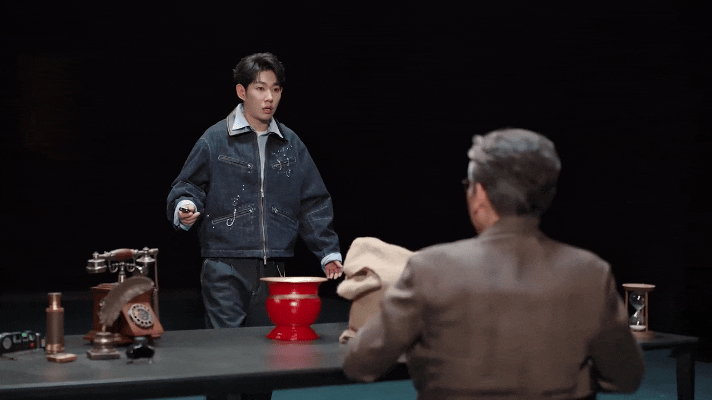 这对儿带货CP要火 别人靠热 搜硬撑，李乃文靠一个眼神封神。这位“大器晚成”的实