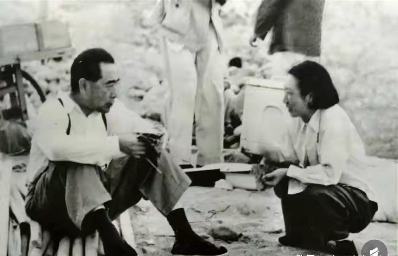 这张照片拍摄于1958年3月，周恩来总理在水利部副部长钱正英的陪同下，视察北京十