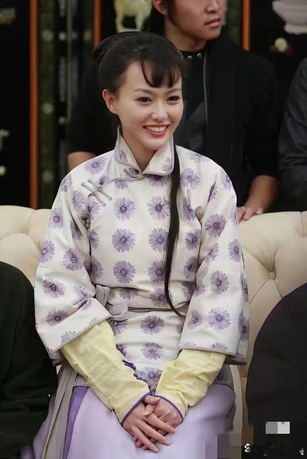 真没想到，唐嫣还和成龙合作过而且拍的还是打戏，演技还不错的样子还以为唐嫣都是演傻
