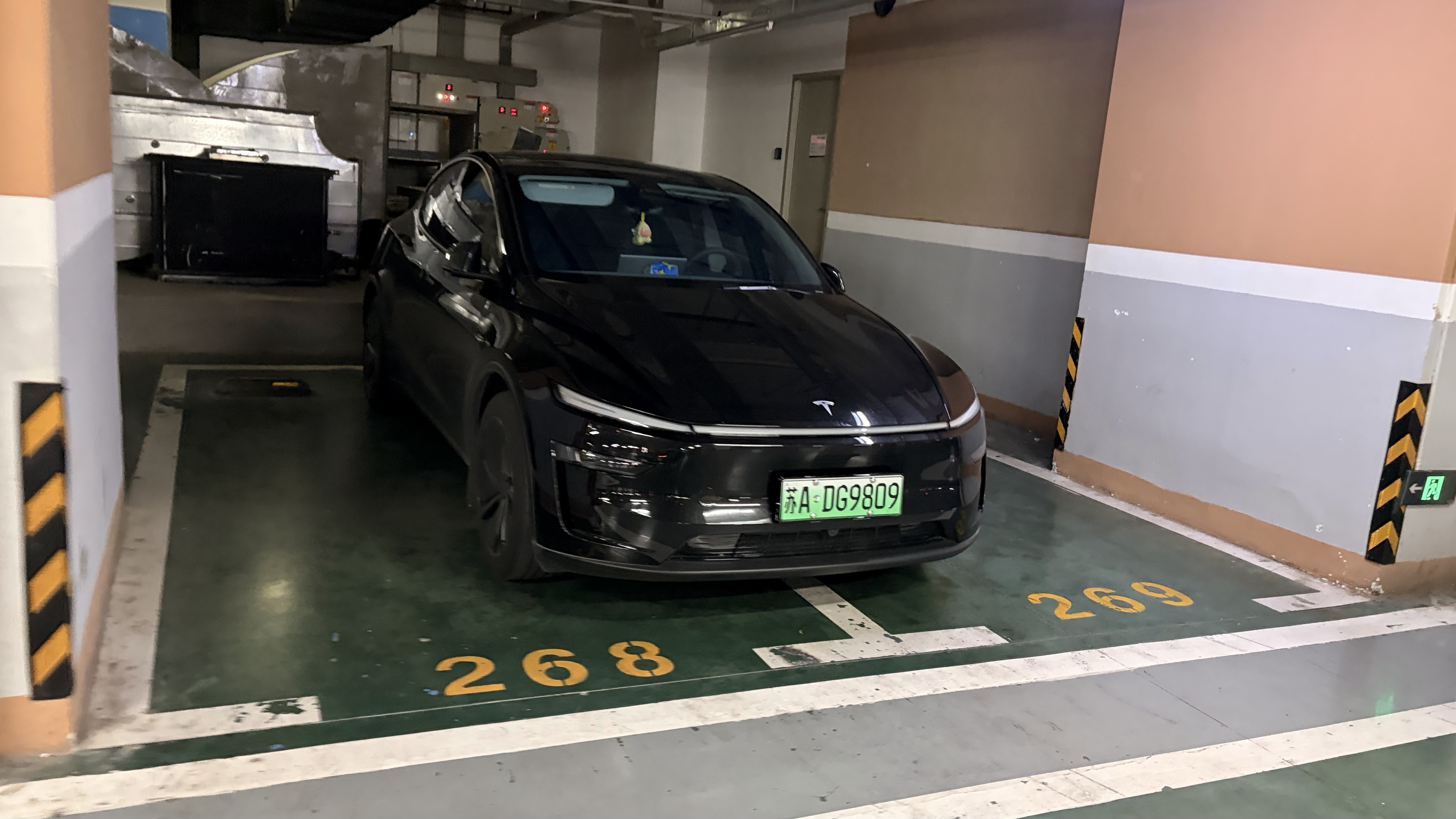 我懂，特斯拉车主家里肯定还有另一个品牌的车，对吧？ 