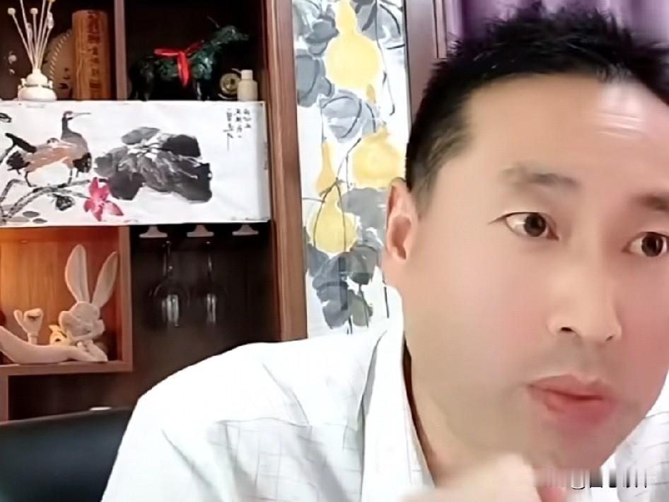 视频里说：婆媳关系要想处理的好就两个办法，一是隔开不要见面；二是定时给儿媳妇钱，