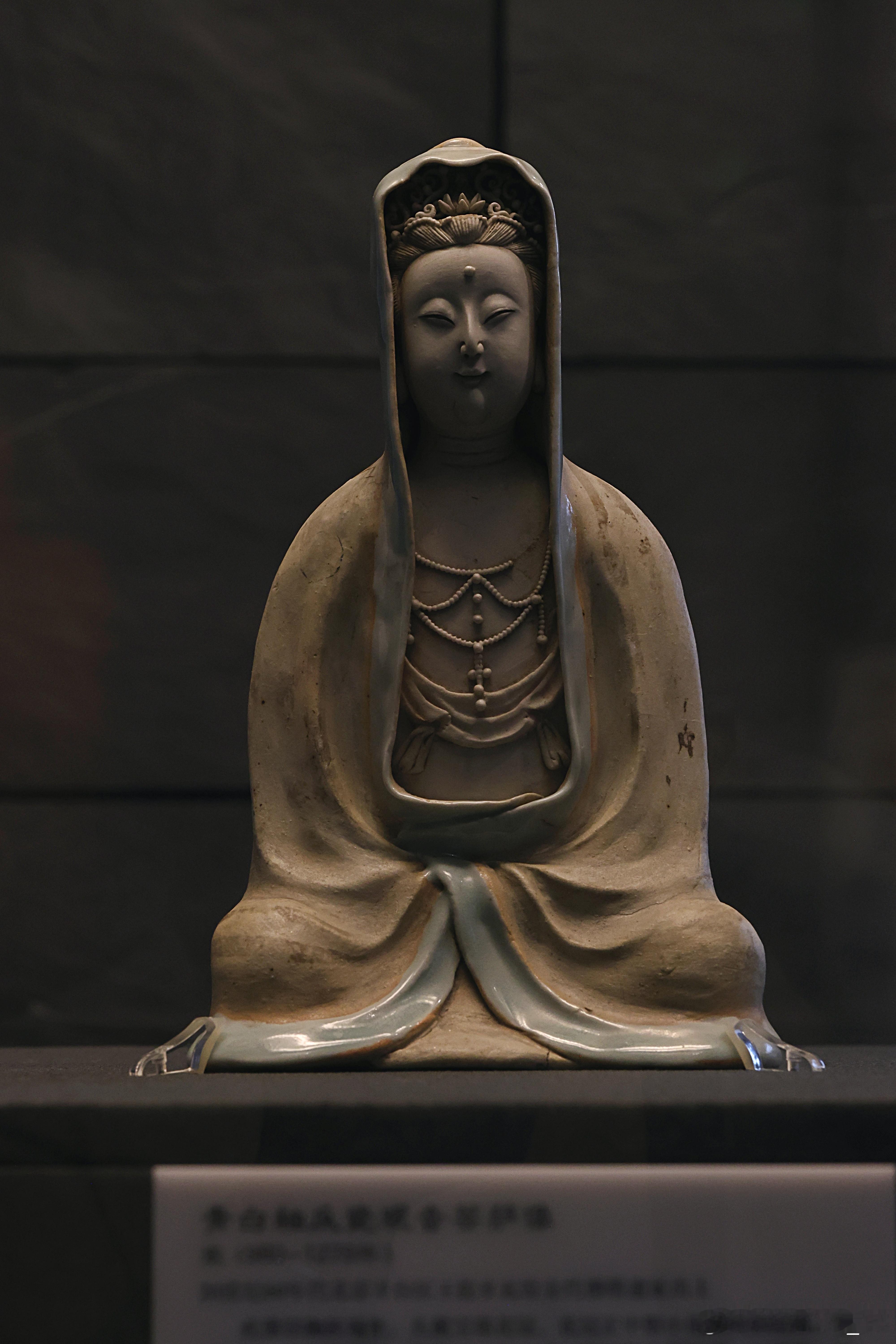 青白釉反瓷观音菩萨像 宋 （公元960-1278年）首都博物馆藏1960年北京丰