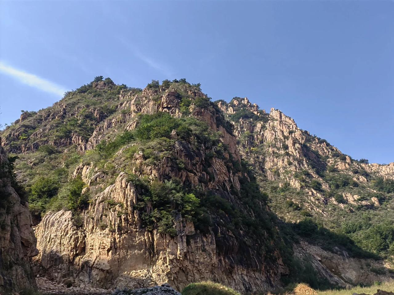 #秋日生活打卡季#
       秦皇岛的秋天，天高云淡，空气澄鲜，无处都透着一