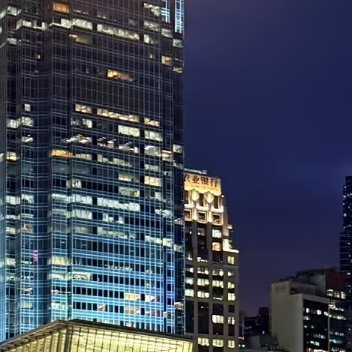 维港暮色巴士行，一城烟火藏山河暮色像一块被晚霞揉碎的丝绒，自天际线缓缓铺展在香港