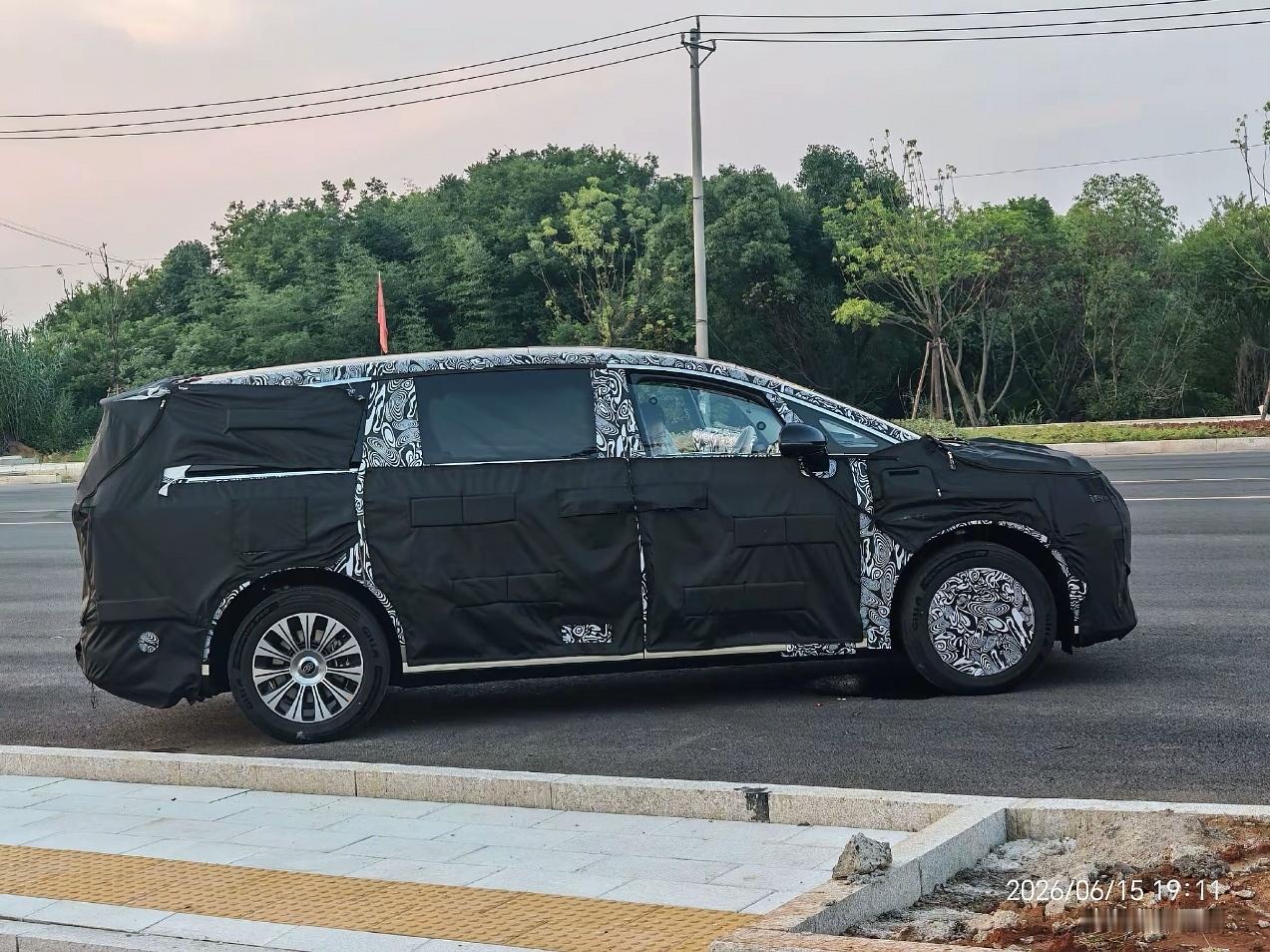 享界MPV？