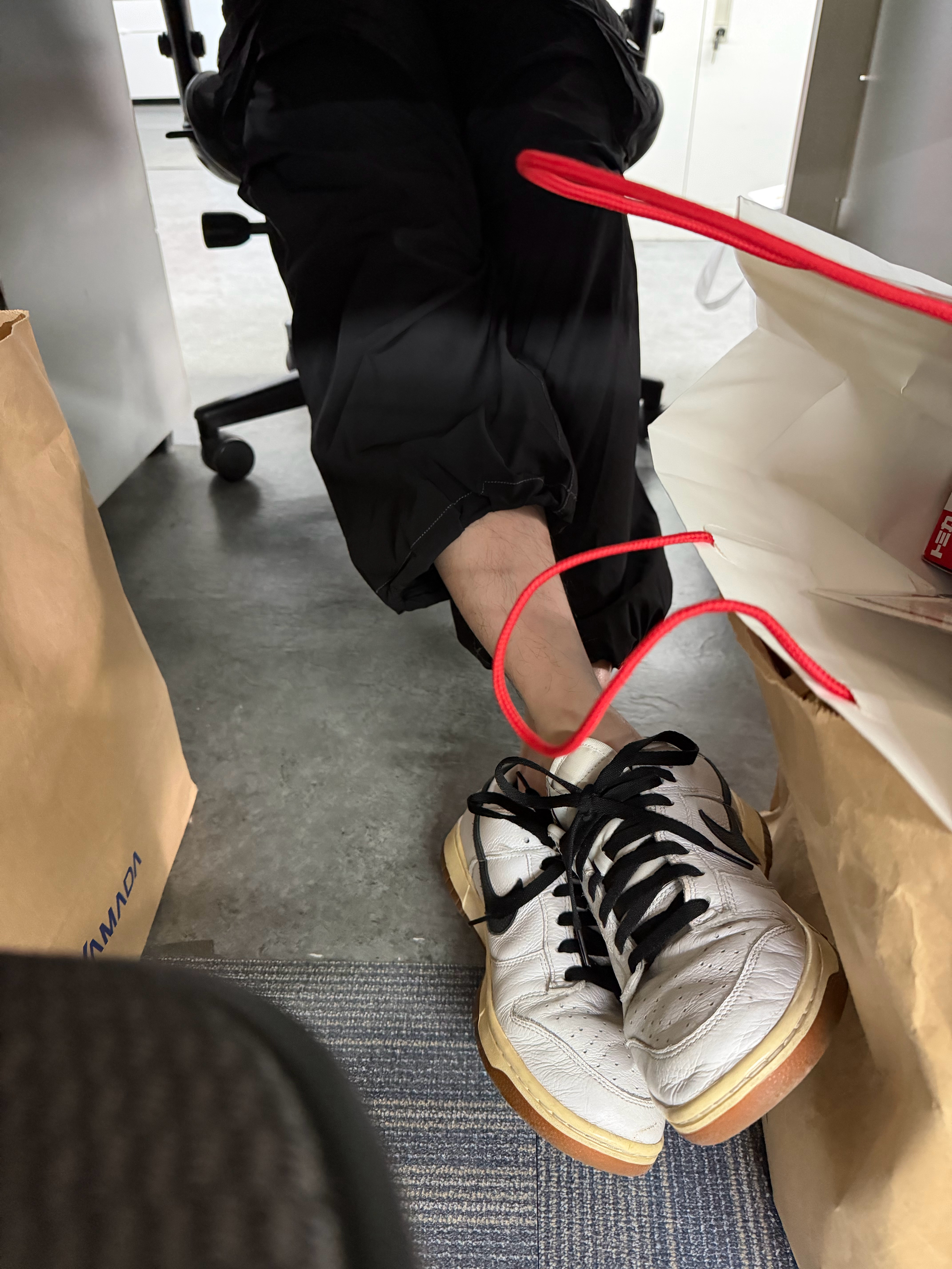 职场大长腿未必是好事对面要是坐个女同事我都能起号儿了 