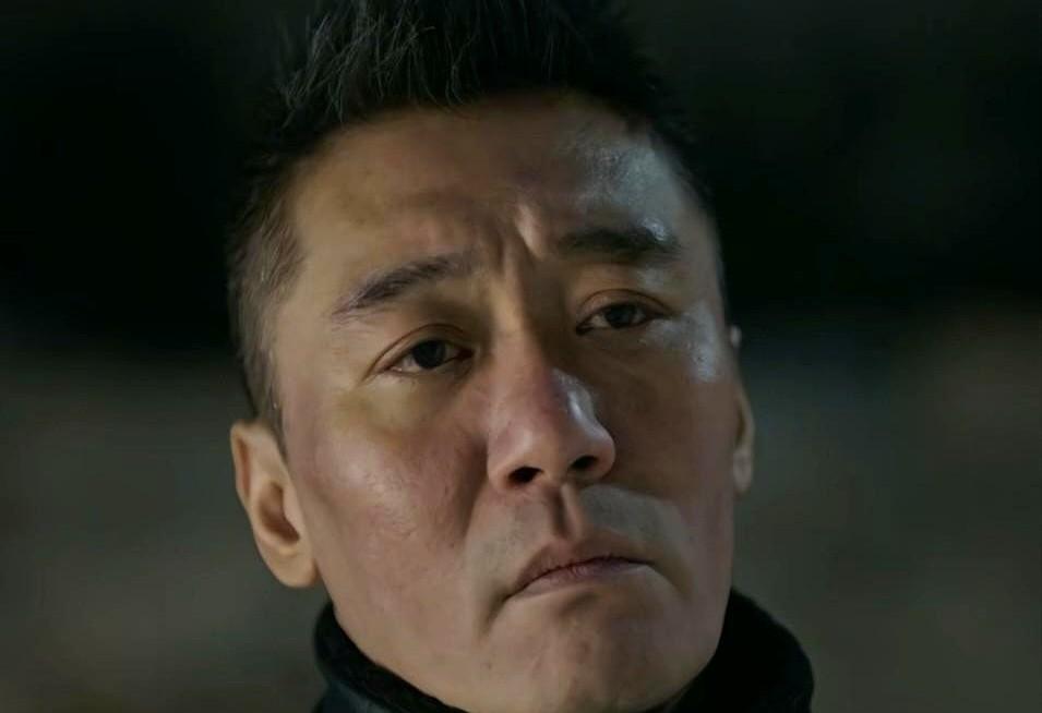 刷完《罚罪2》才懂，黄景瑜最难对付的，真不是那个“汉州锤王”。

反倒是饭桌上喊