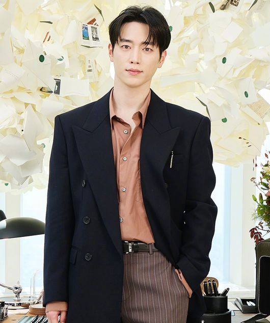 有望出演新剧 男主角。徐康俊饰演面对深爱的长期恋人动摇后，提出破格提议，并卷入意