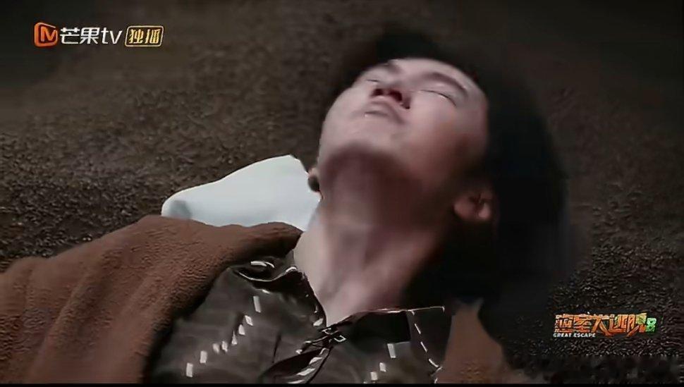 陈哲远是痛晕过去了吗《密室大逃脱》足疗名场面，陈哲远被按到瘫倒失语，表情管理彻底