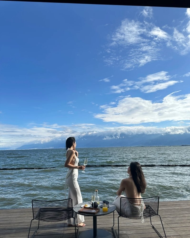 亲爱的女孩 今年的情人节可能还是你一个人过 但我希望 即使是一个人 你仍然要相信