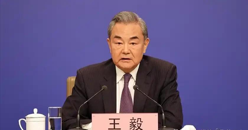 王毅今天把话说绝了。中美，打不败就别想压；中日，选错了路就别想回头；台湾，顺之者