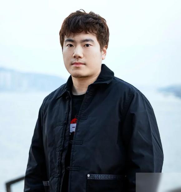 明眼人其实都能看得出来。
梁靖崑担任国乒男队副队长后，这件事表面上只是队里换了个