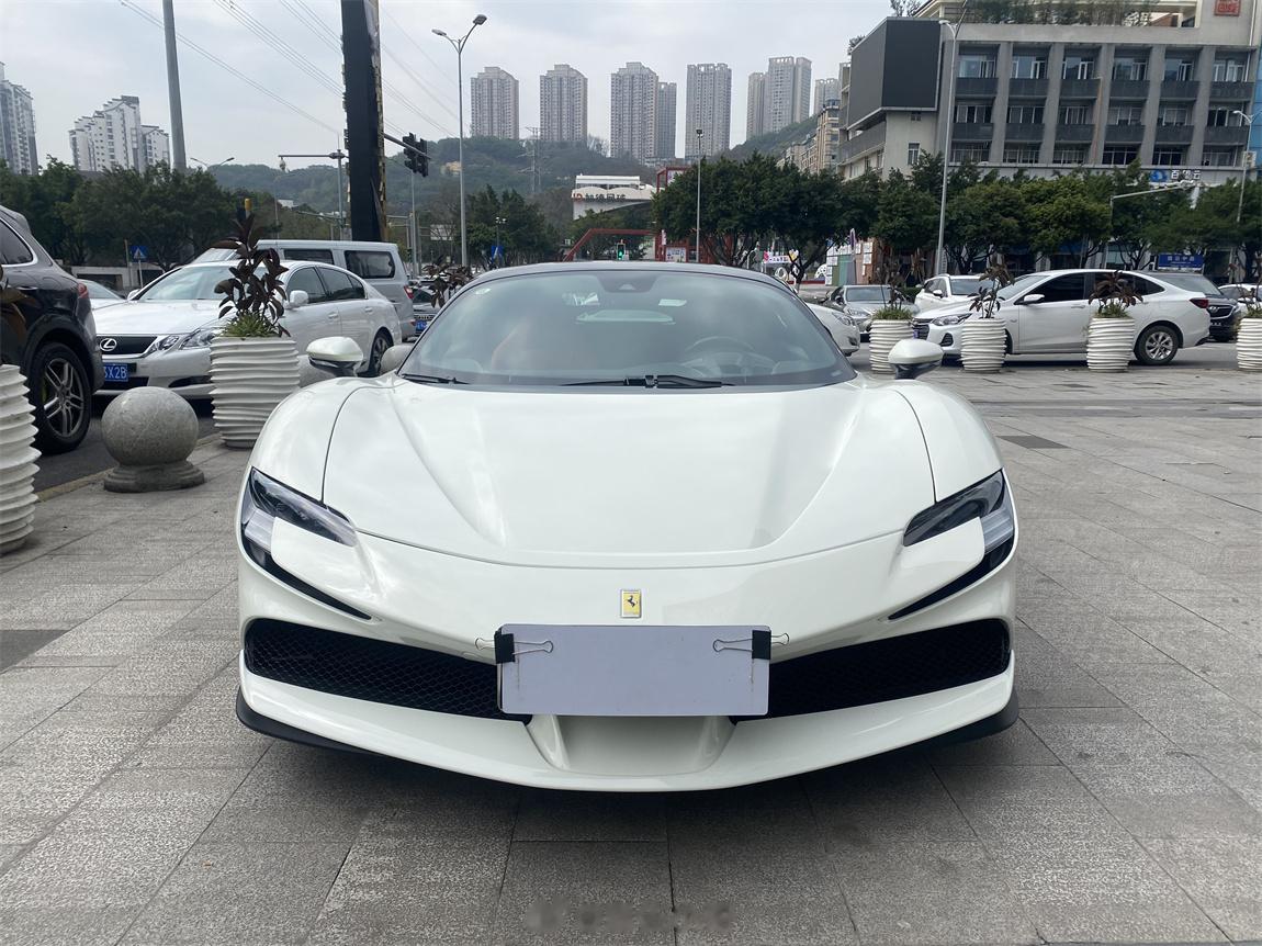 你们喜欢白色还是红色的法拉利？[并不简单]法拉利 SF90 Stradale 白