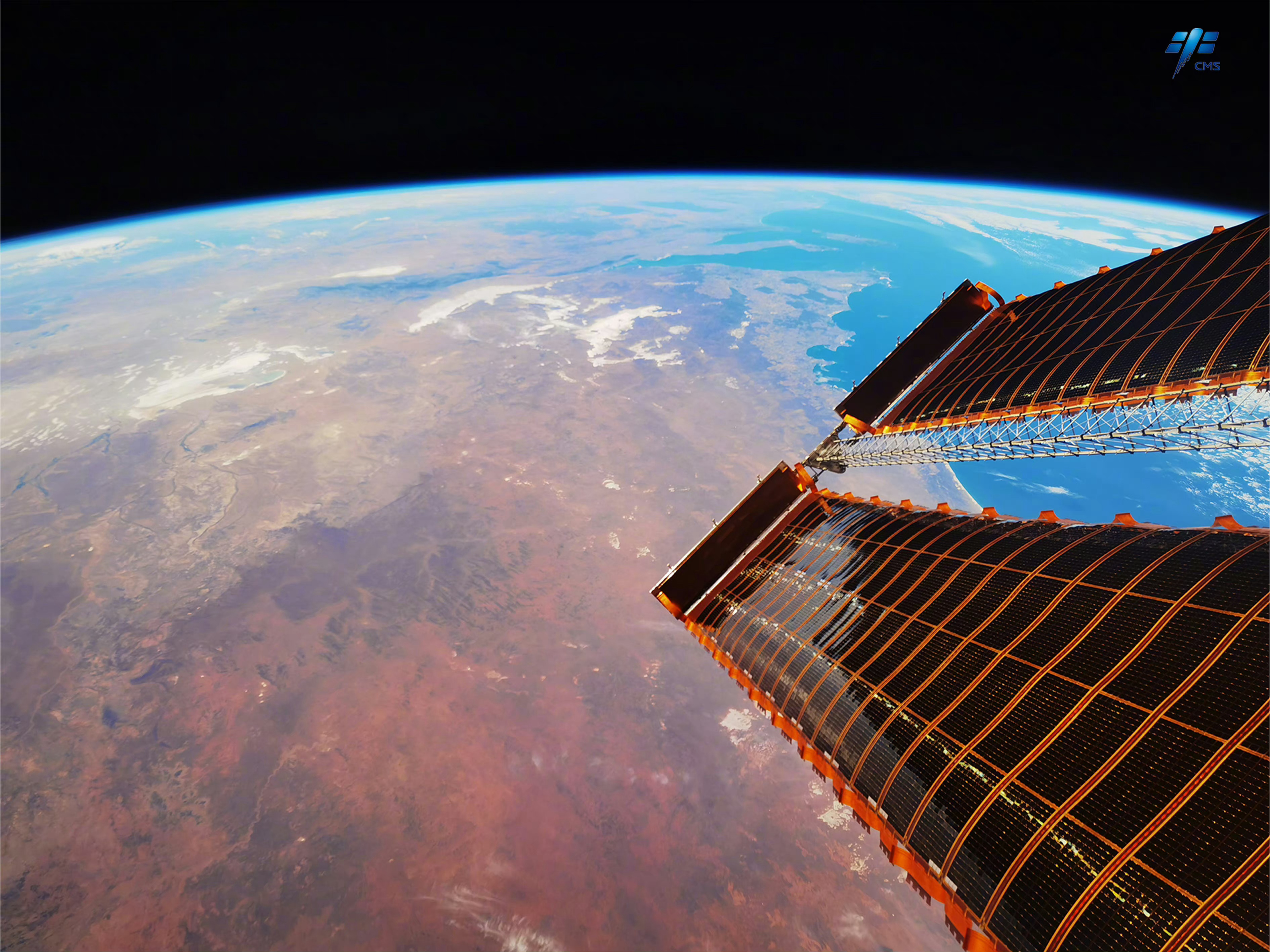 #中国空间站舷窗大片再上新# 在浩瀚的宇宙中，见证人类探索的勇气与不凡 ​​​