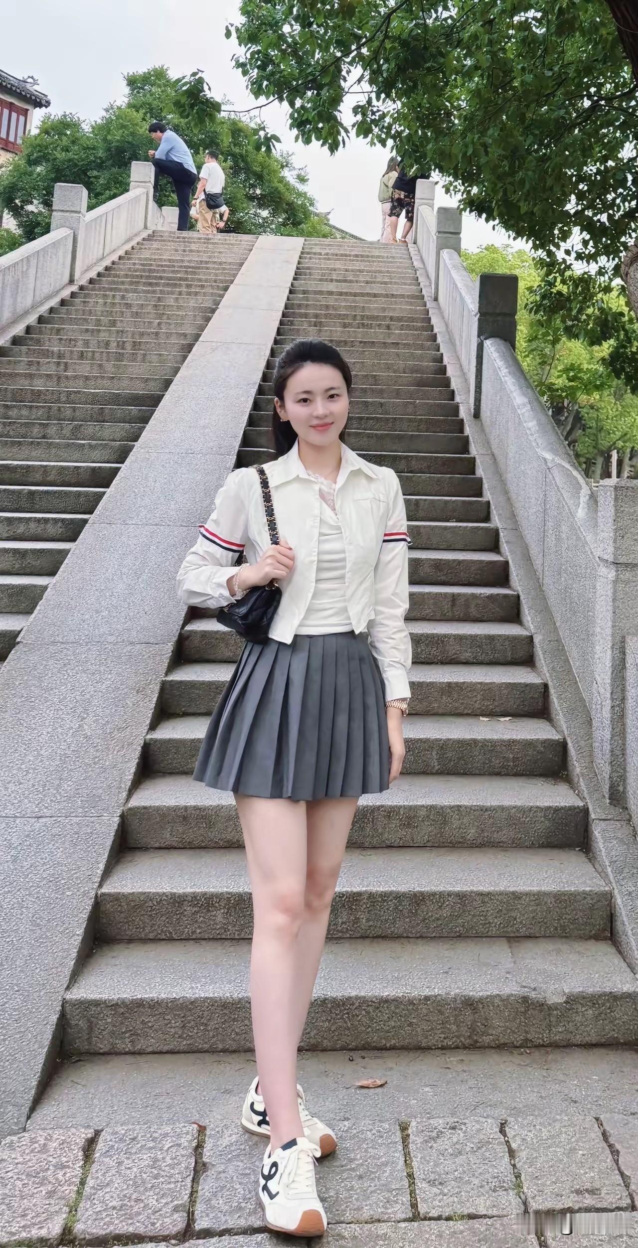 人不是被过去决定，人是被未来召唤，人是完全可以改变的，改变不了的原因是因为你认为