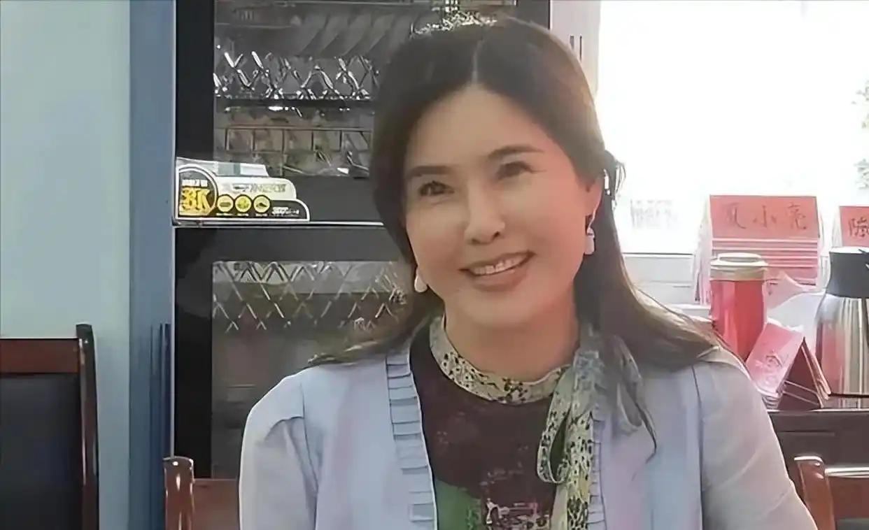 全家七口套现31亿跑路美国，17万散户却只能干瞪眼！一家七口，用了十年时间，从自