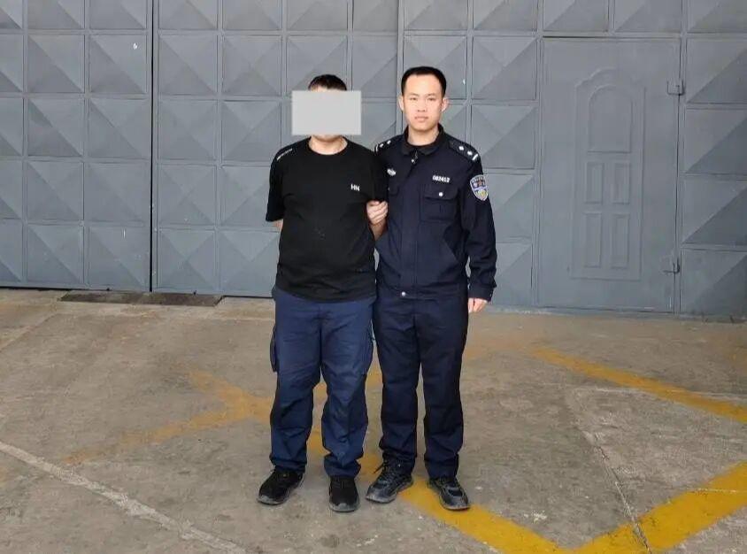 近日，洪洞县公安局经过缜密侦查、跨省追逃，成功抓获一名涉嫌诈骗的网上逃犯李某某。