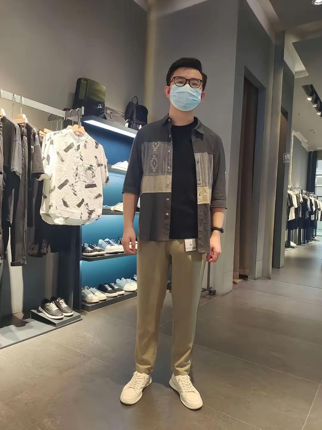 随着孩子逐渐长大，尊重隐私与保持边界感成为亲子关系中不可忽视的重要课题。很多父母