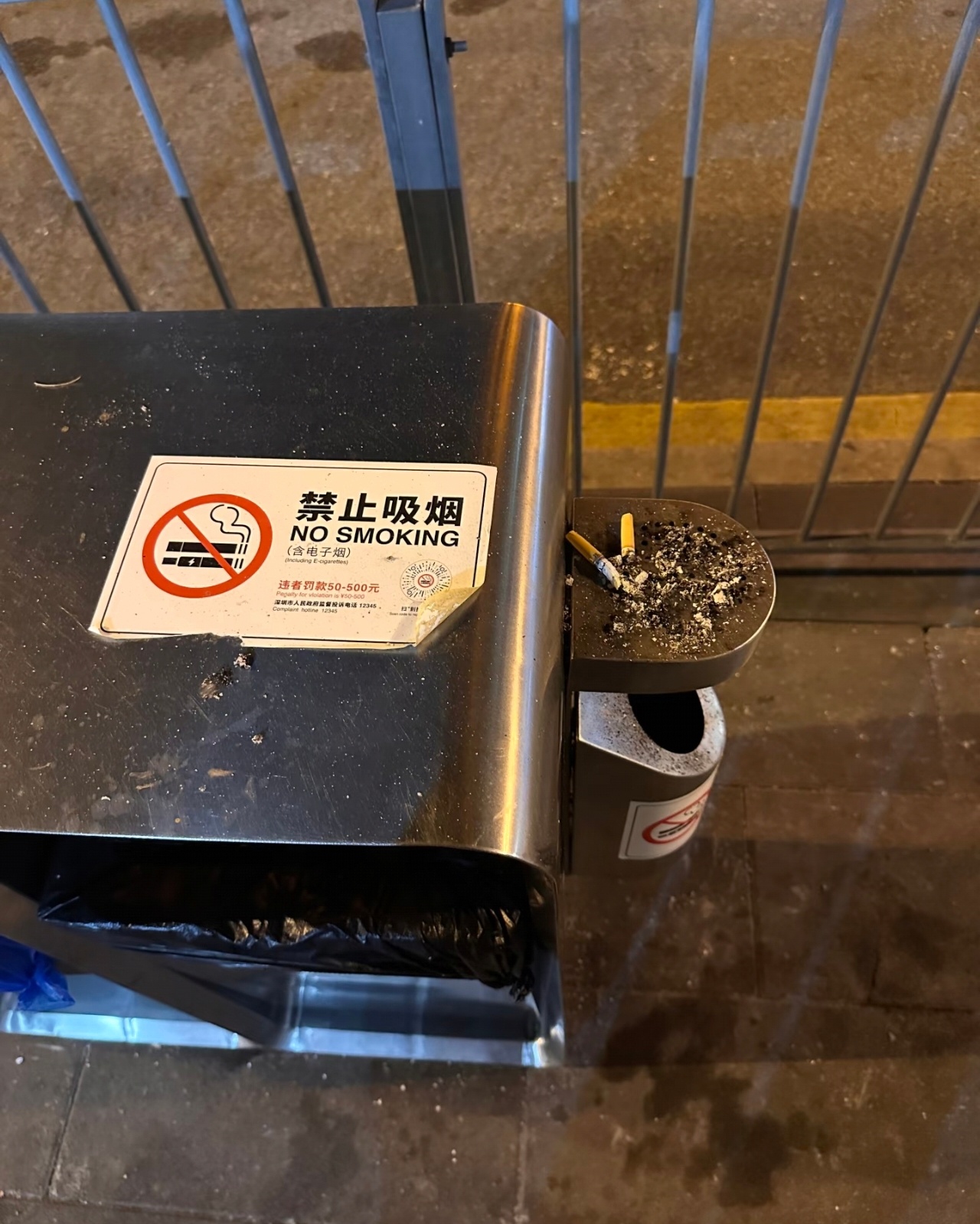 多方回应深圳高铁站点仍有人吸烟经常坐高铁的人都知道，你的座位边上如果是一位抽烟的