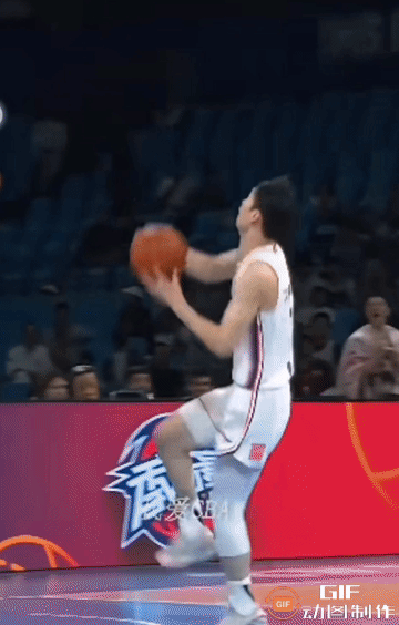 球鉴：NBA的不吹和CBA的瞎吹都是裁判的嘴。这球有犯规吗？