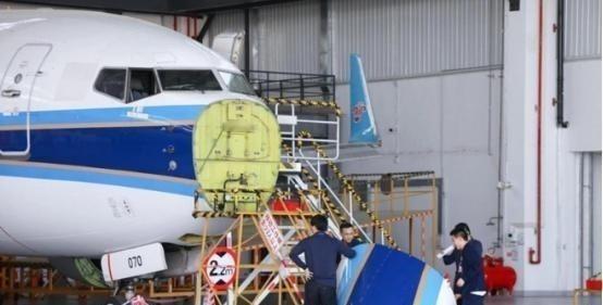 谁能想到！一架飞了 20 年、本该当废铁卖掉的退役波音 737，拆开后居然藏着一