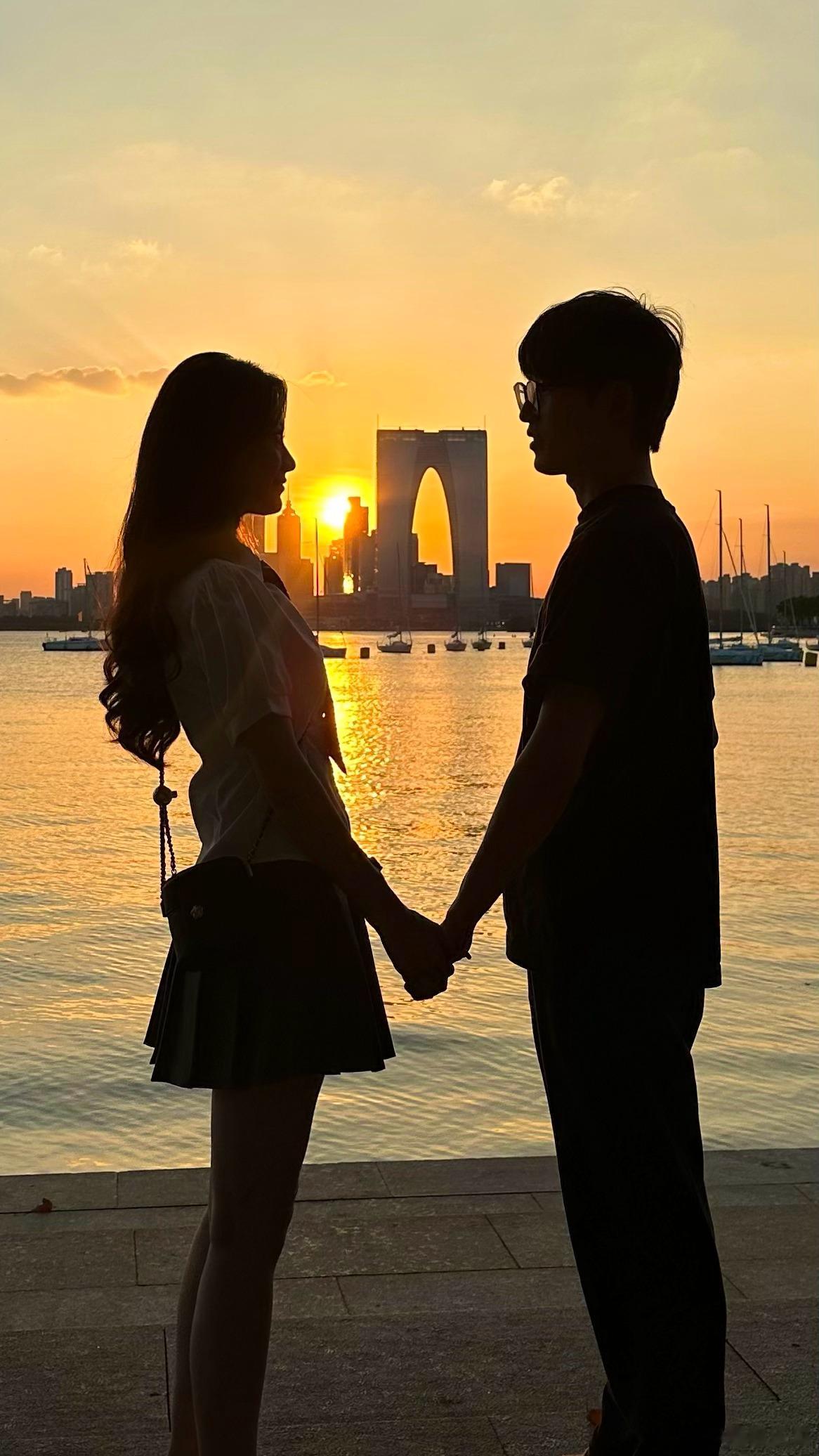 #美美的她# 路过的阿姨给我俩拍的📷谢谢阿姨！！！  ​​​