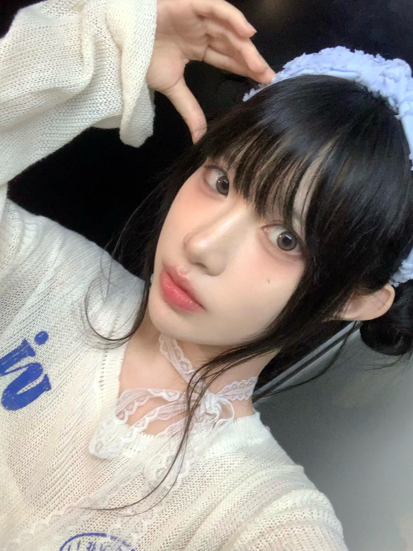 偶尔也会扎丸子头