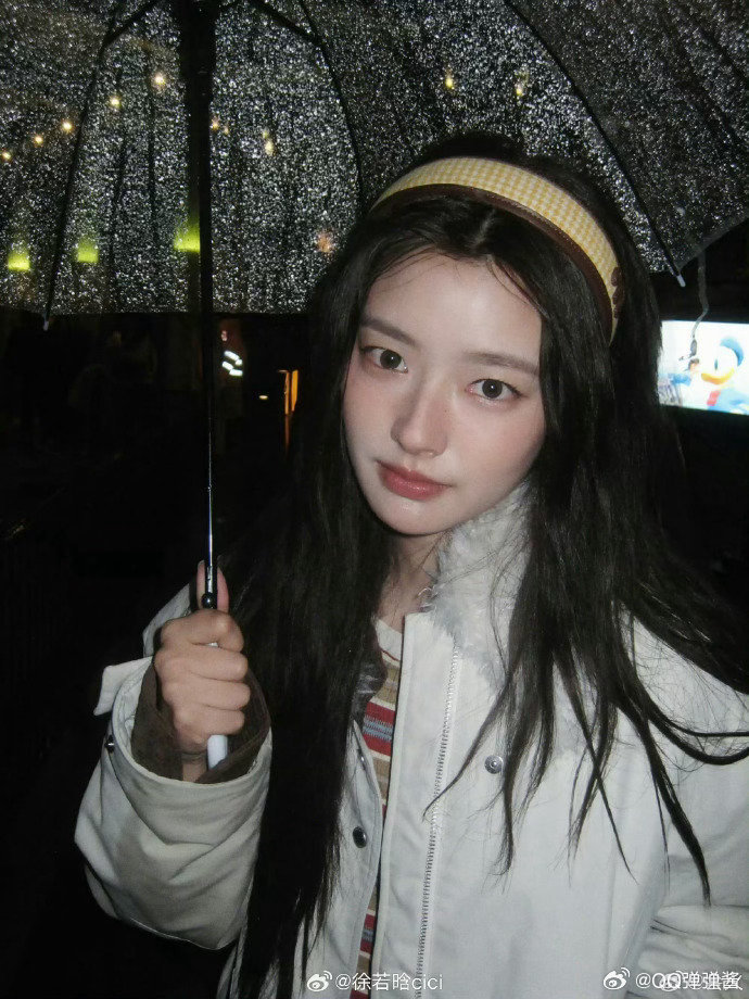 徐若晗四月进组新剧徐若晗这是要霸屏的节奏啊，新剧搭档黄景瑜，期待值拉满！果然优秀