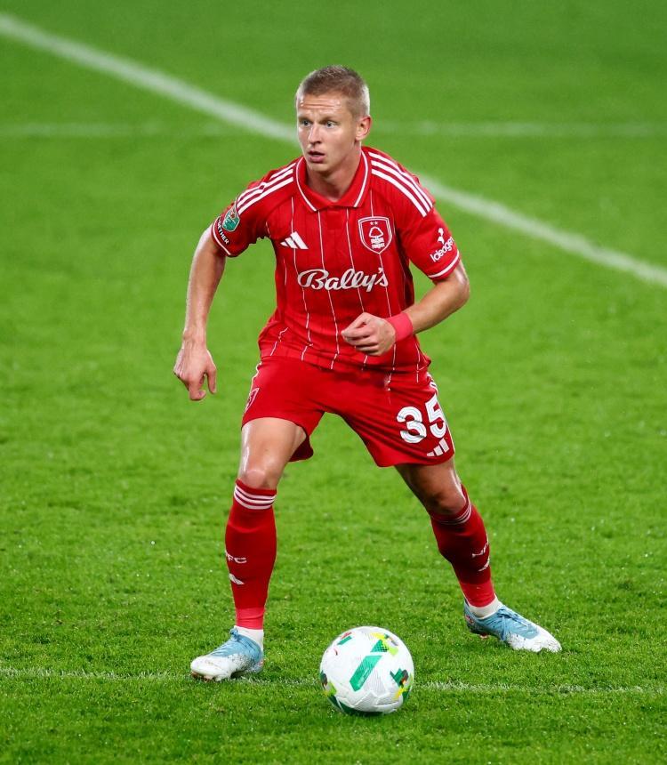 诺丁汉森林考虑冬窗提前退租津琴科，并寻找新的左后卫。津琴科今夏从阿森纳租借加盟诺