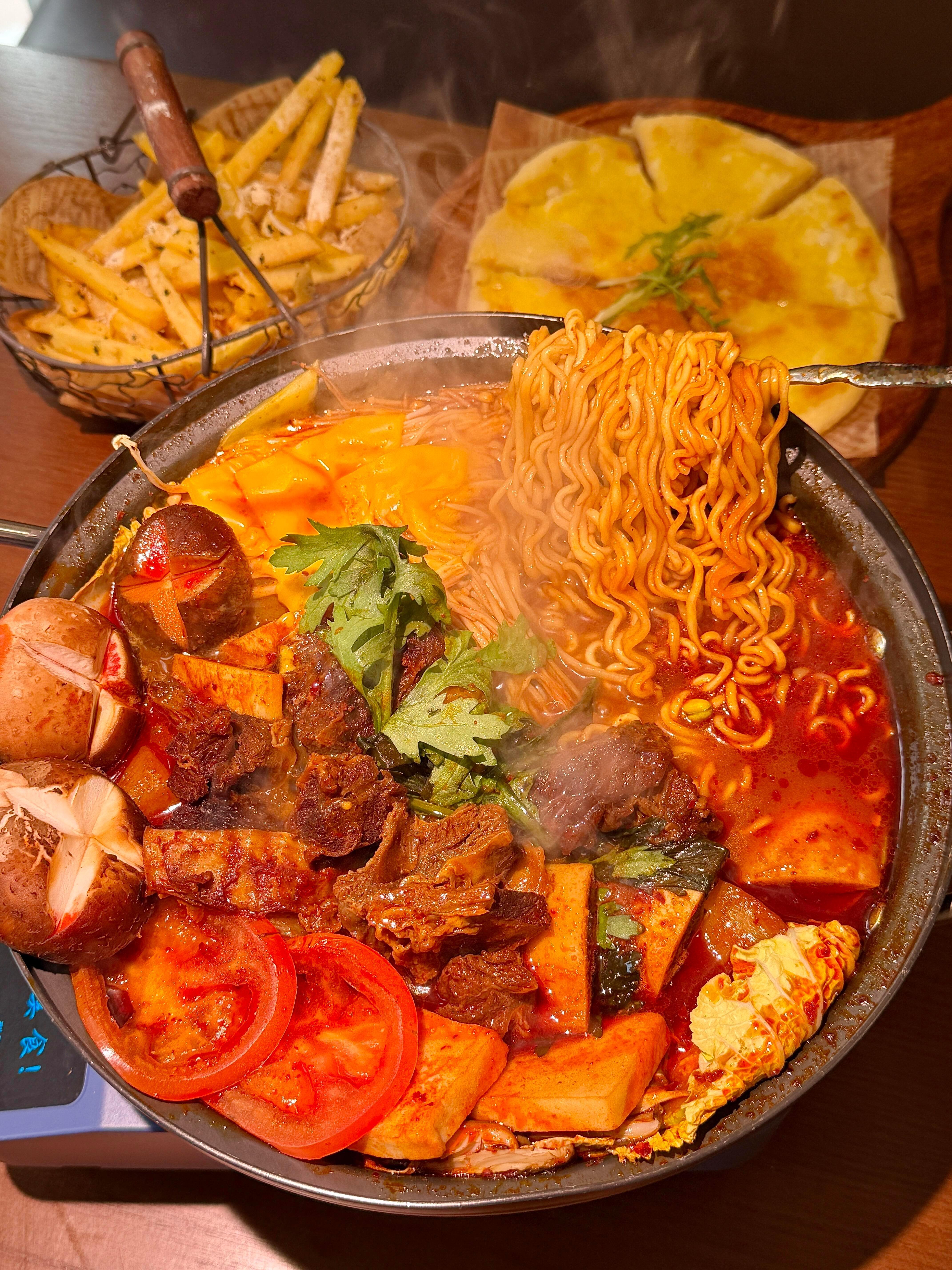 🍝🍴吃的飽飽飽 煩惱跑跑跑 