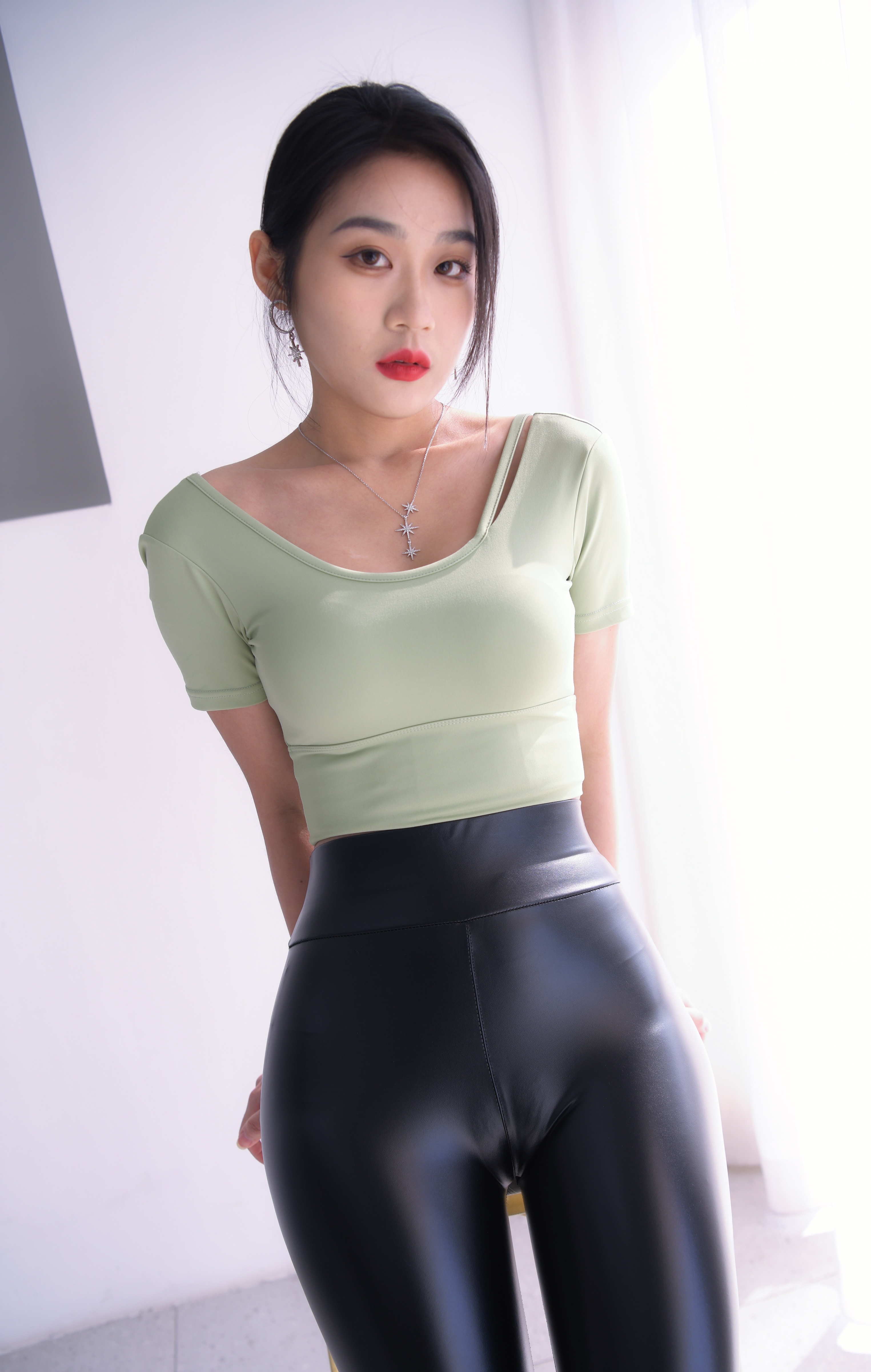 素人美腿玉足[给力] ​​​